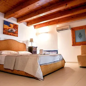 https://mega-house.taorminaitalyhotels.com